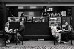 Platz 1 Monatsthema Die Essenz des Carlsplatzes: Gerry Gough mit dem Bildtitel: Carlplatz-Cafe