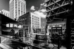 Platz 1 Monatsthema Urbane Reflexionen: Franjo Hartmann Bildtitel: Spiegelung mit Einsicht